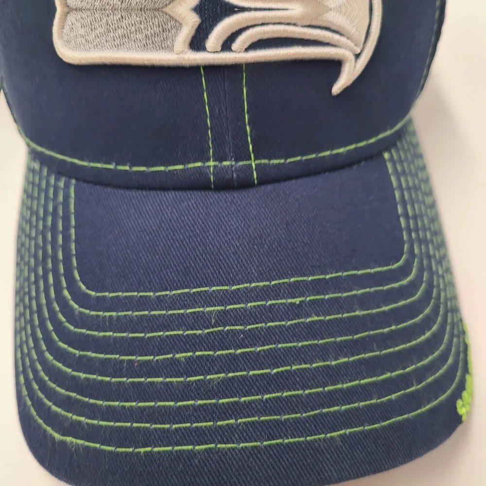 Seattle Seahawks Hat Fitted M-L Mesh New Era 39Thirty Blue NFL Football Logo Men